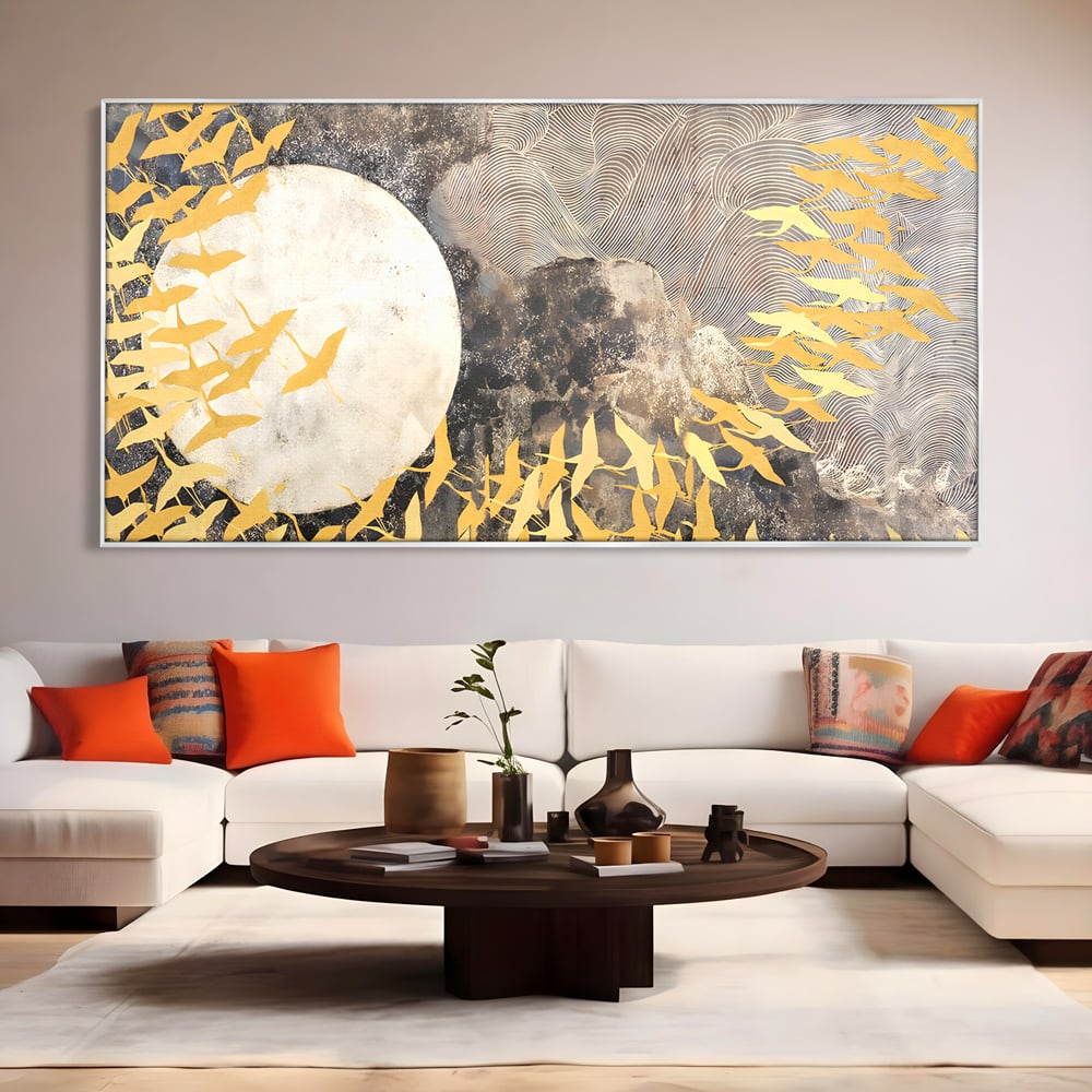Tablou canvas cu tablou canvas cu pasari aurii si luna, in rama de aluminiu argintiu, pe perete intr-un living